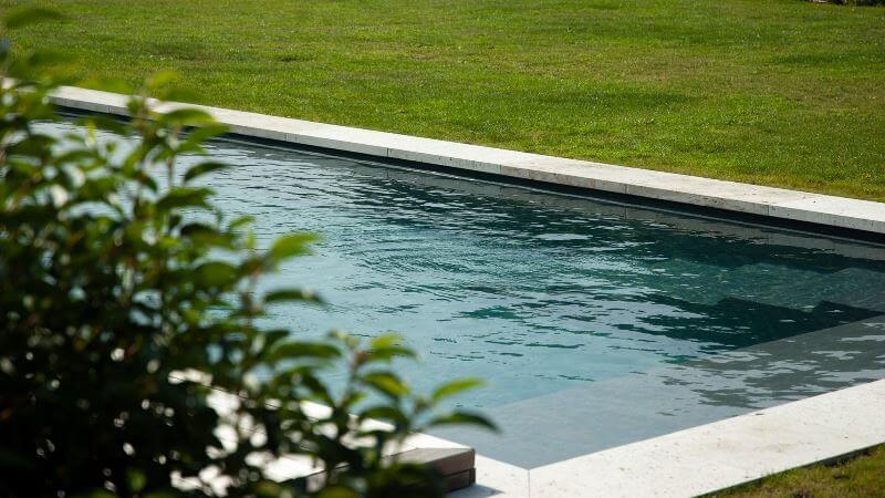 Travertino Noce / Randsteen overhangend, recht